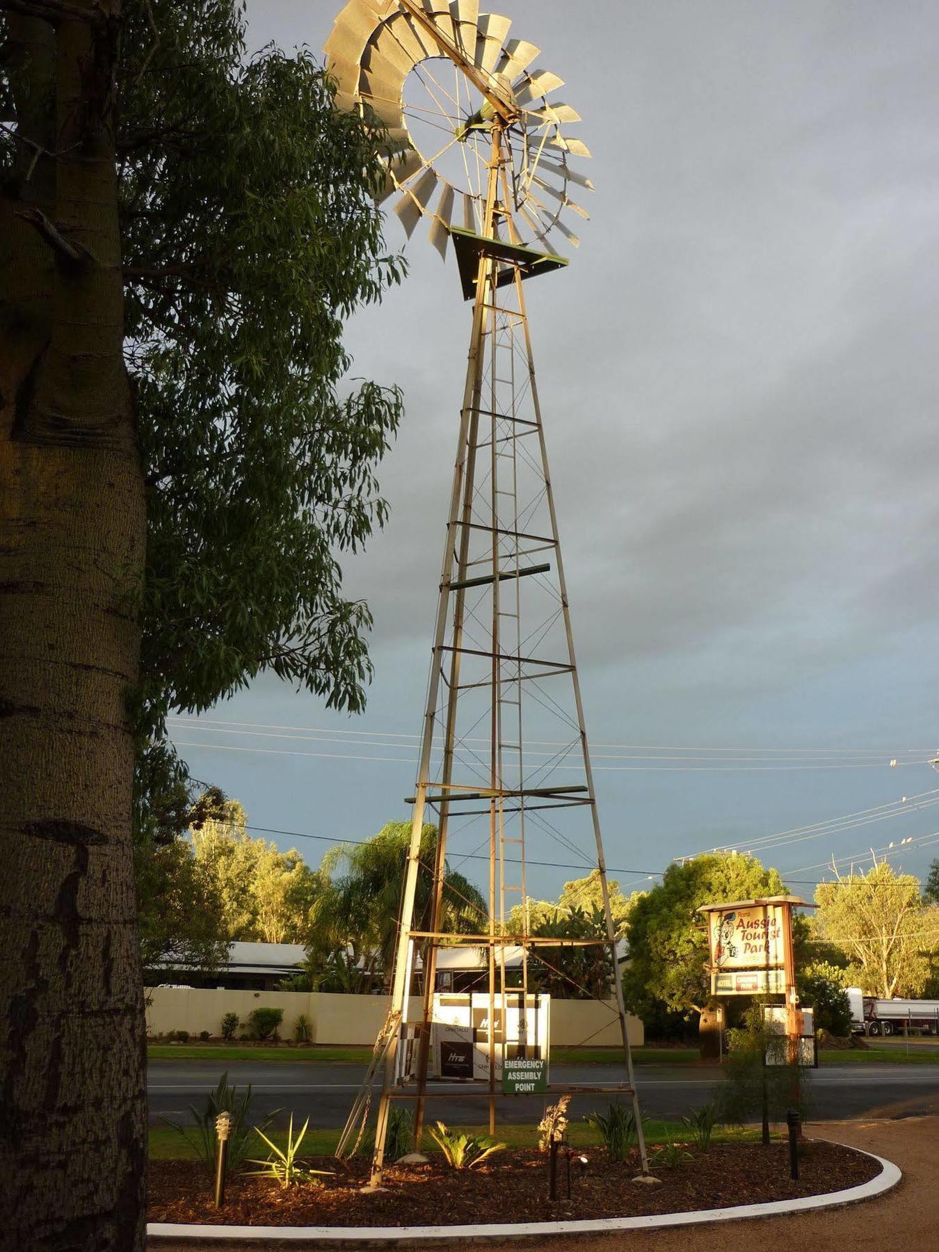 Мотель Roma Aussie Tourist Park Экстерьер фото